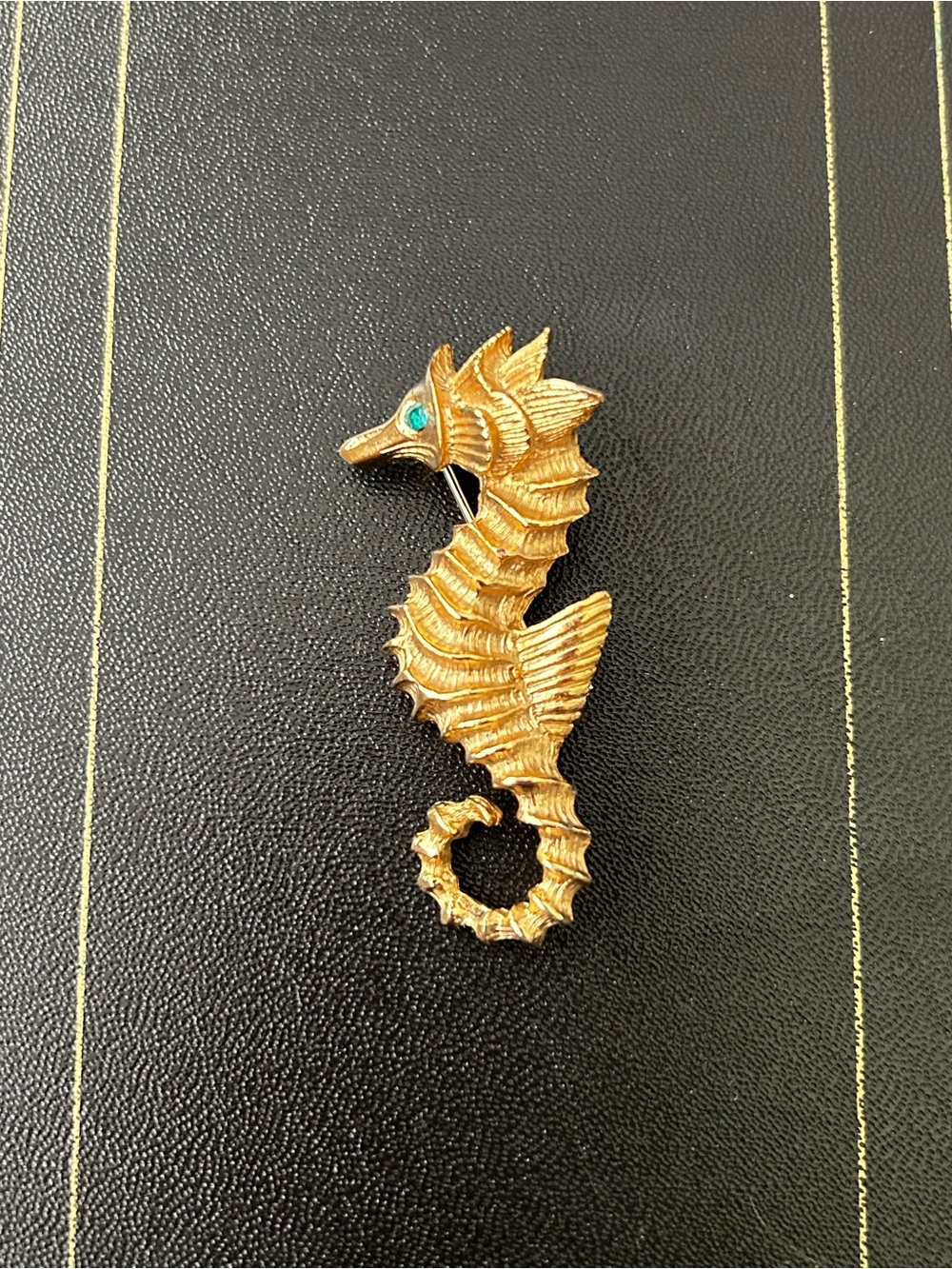 Vintage Gold-Tone Seagorse Brooch Pin Blue-Green Rginestone Eye Womens Jewlery